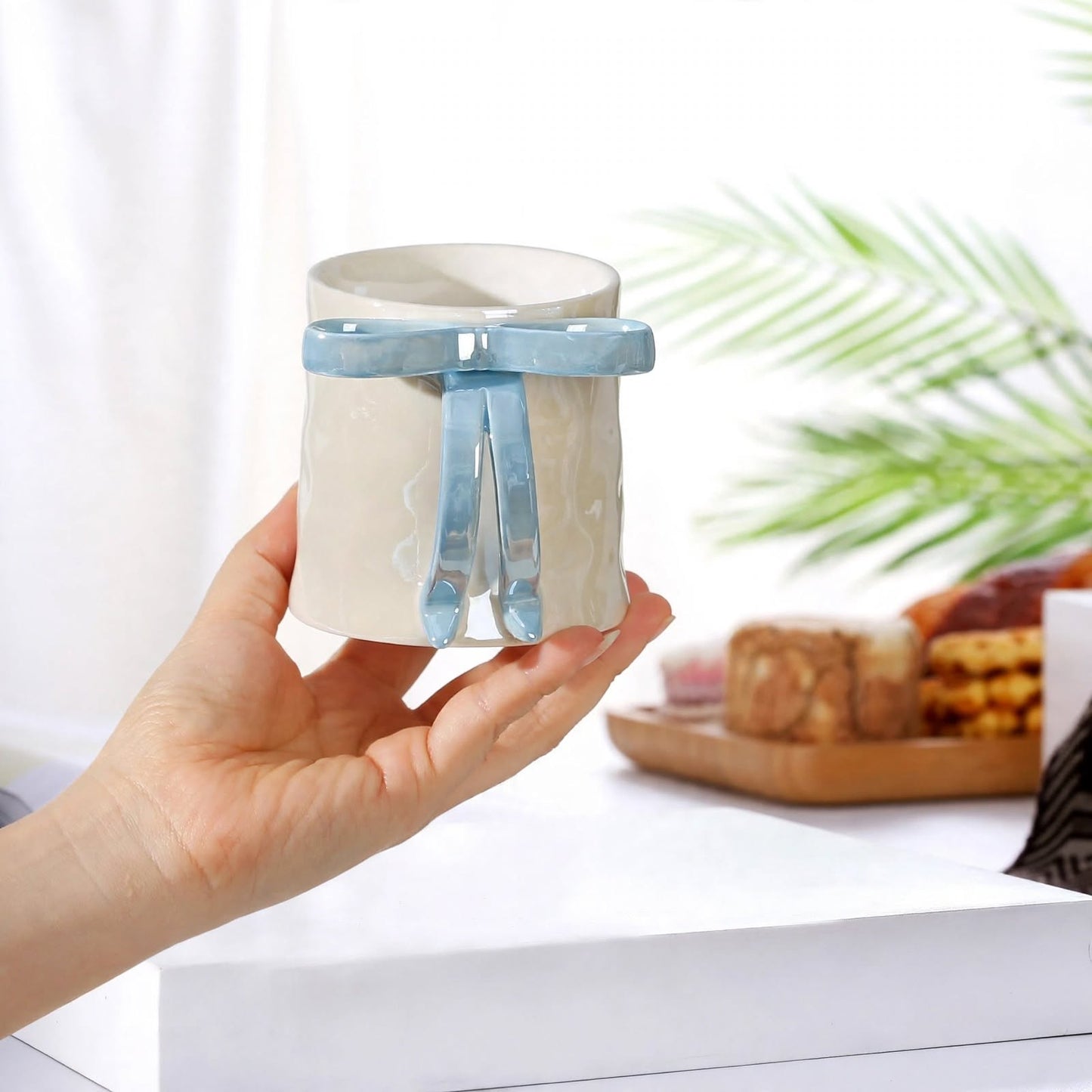 Elegant 3D Bow Handle Ceramic Mug – 350ml Pearlescent Rippled Coffee Cup with Blue Ribbon Grip