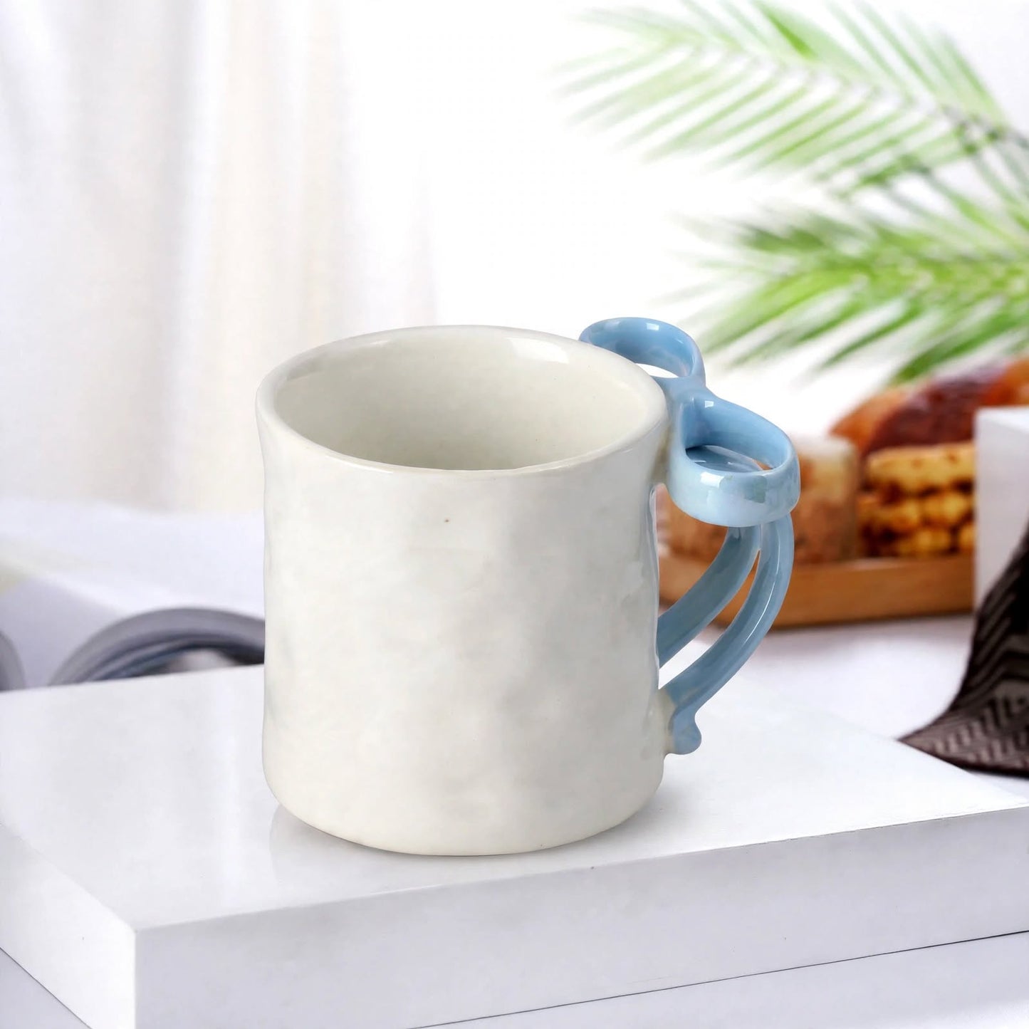 Elegant 3D Bow Handle Ceramic Mug – 350ml Pearlescent Rippled Coffee Cup with Blue Ribbon Grip